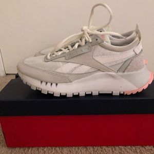 Reebok classic leather sneakers in grey/multicolor